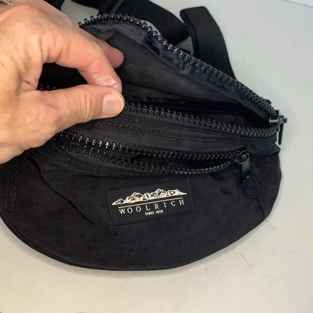 Woolrich Unisex Black Nylon Front Logo Fanny Pack Belt Bag